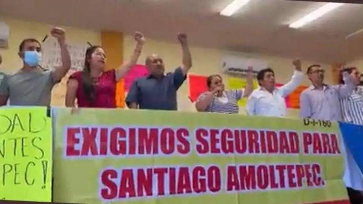 Maestros de Santiago Amoltepec protestan