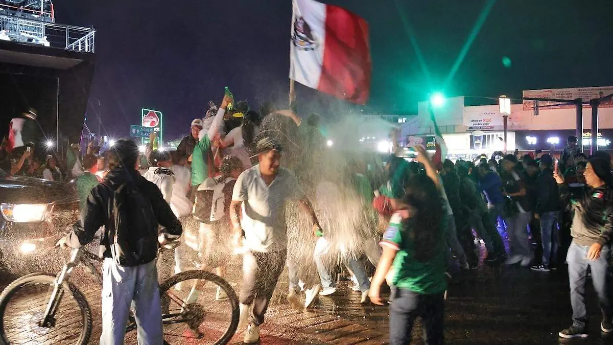 Festejo por triunfo de la Selección Mexicana