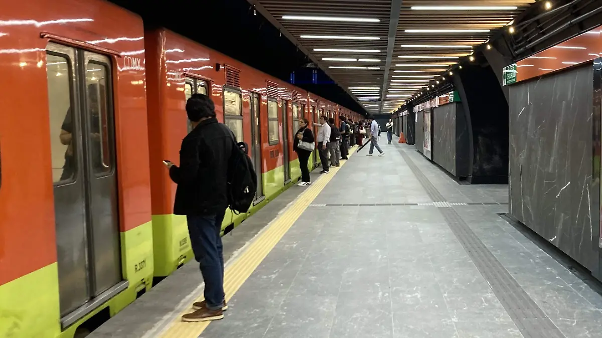 6248414-Metro Auditorio-17