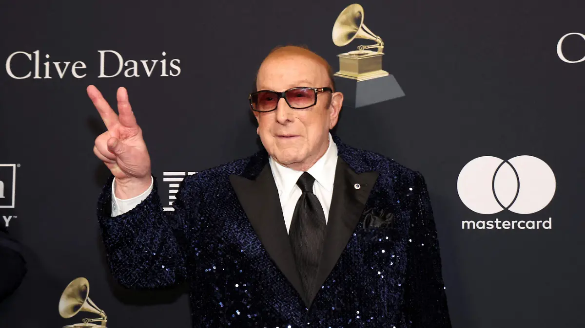 2026-06-22T162232Z_1026982240_RC2FV5AWYPCD_RTRMADP_3_PEOPLE-CLIVE-DAVIS