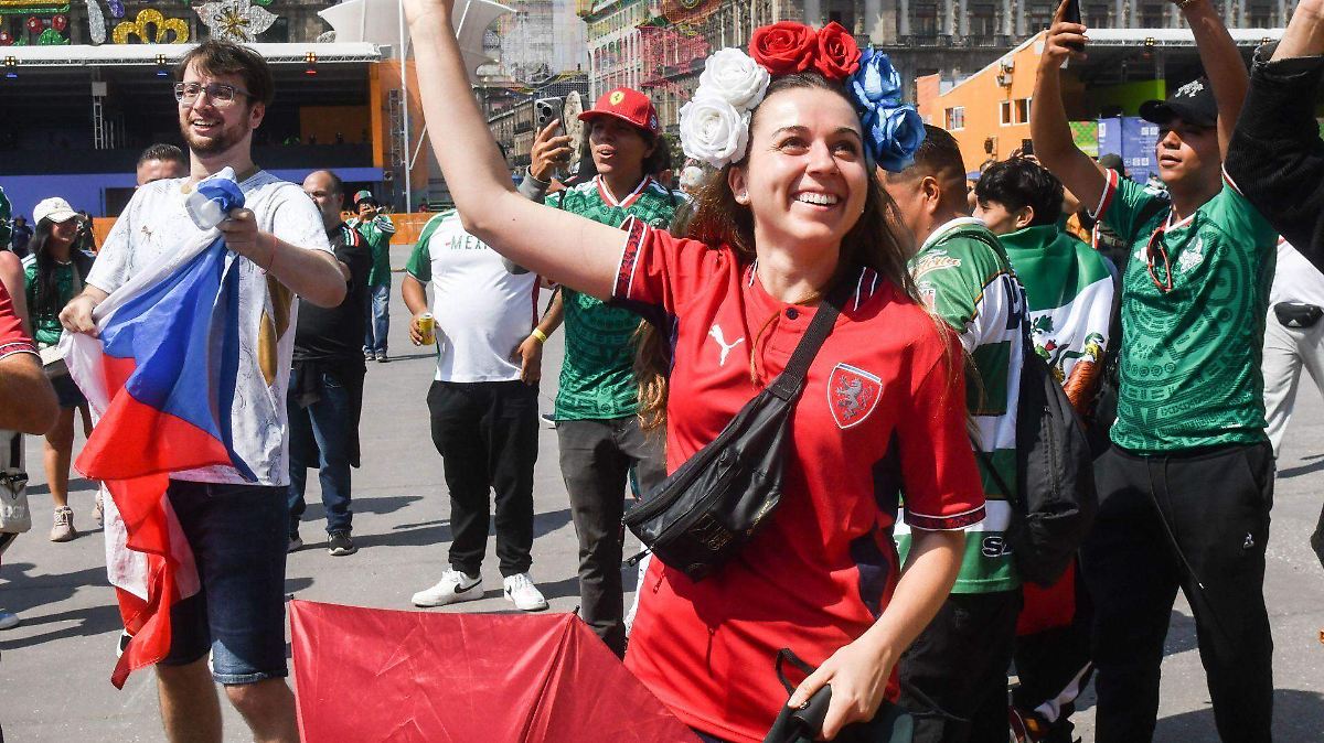 CHECOS EN MÉXICO: SOLO 25 TIENEN PAPALES