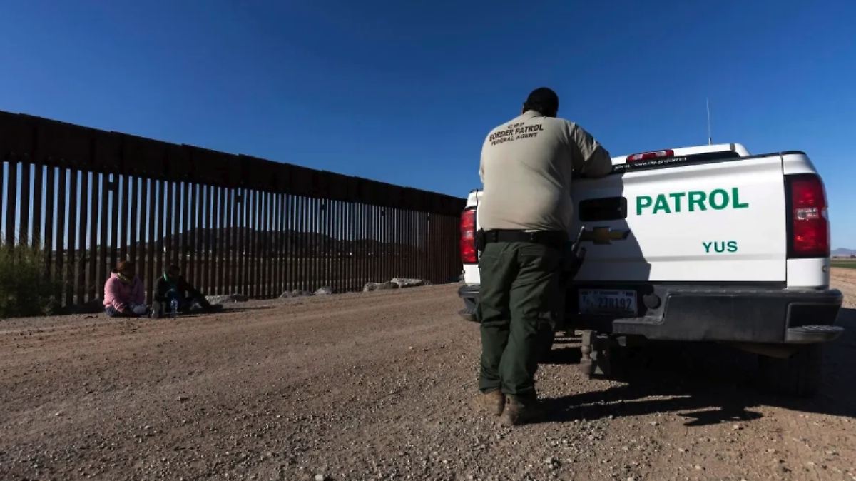 TRUMP IMPONE RÉCORD EN LA FRONTERA