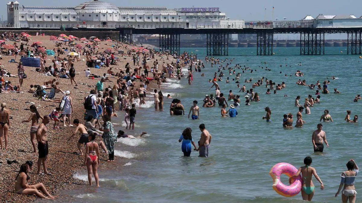 AFP__20260625__B8AV4JP__v1__MidRes__BritainEnvironmentClimateHeatwave