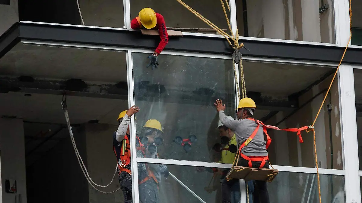 988053_Cotidiana Trabajadores Ventanal_web