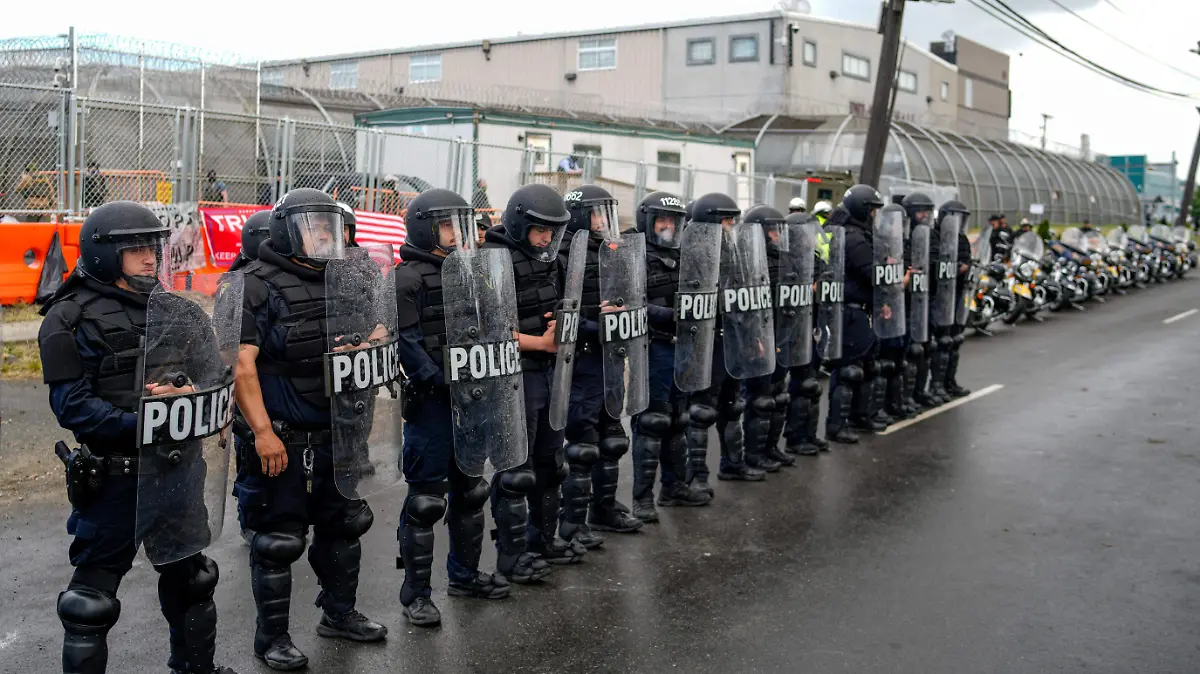 2026-05-30T145336Z_1167753948_RC2QJLA2WJTW_RTRMADP_3_USA-IMMIGRATION