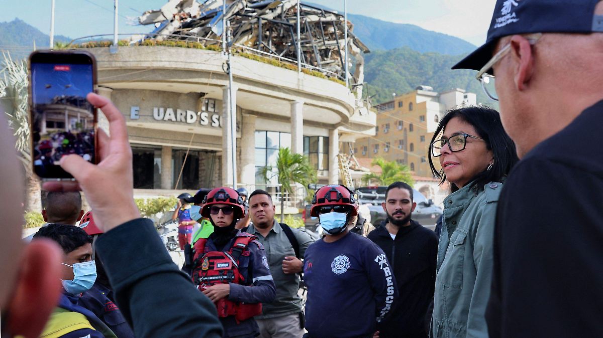 ¡FUERA! LE GRITAN A DELCY RODRÍGUEZ EN ZONA DE DESASTRE