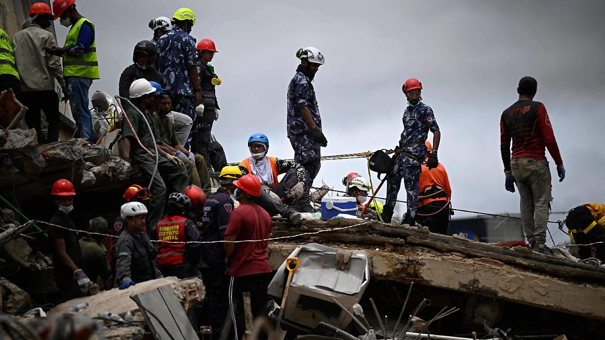 TERREMOTO EN VENEZUELA: DECENAS RESCATADAS, MILES BAJO ESCOMBROS