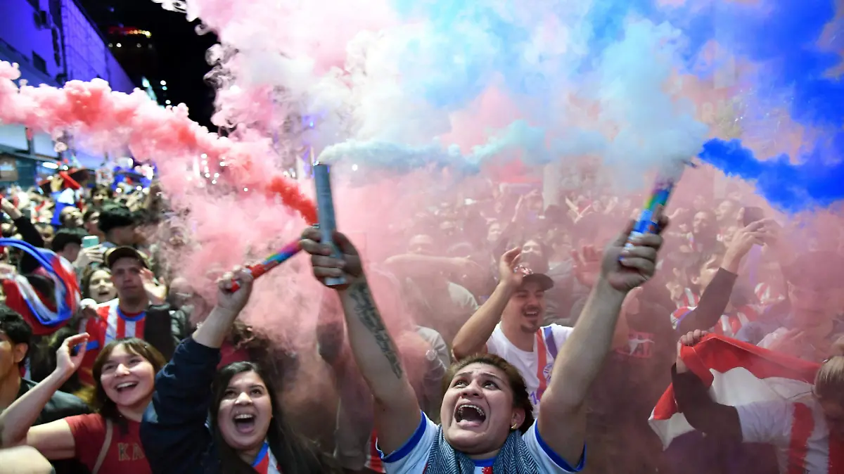 AFP__20260629__B8QC94X__v1__HighRes__ParaguayFblWc2026Fans