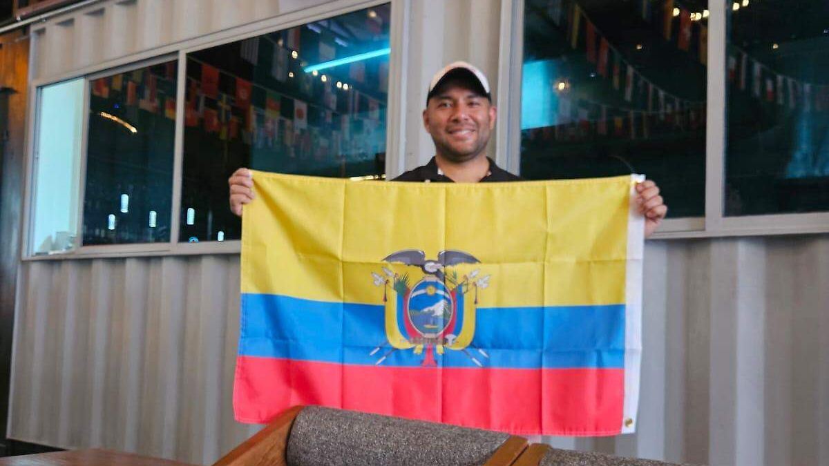ECUATORIANO LLORA POR COMIDA MEXICANA
