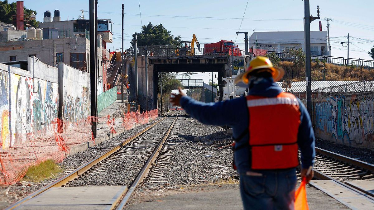 SHEINBAUM APUESTA POR TRENES: 38 NUEVAS ESTACIONES PARA 2030