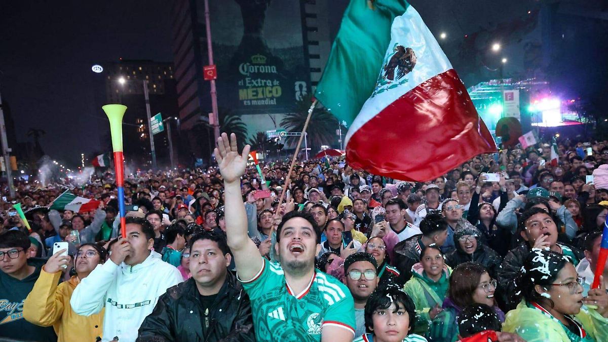 ¡MÉXICO AVANZA! AFICIÓN CELEBRA GOLES Y PASE A OCTAVOS