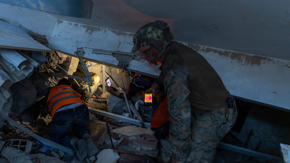SHEINBAUM ENVÍA MILITARES A VENEZUELA: 40 MUERTOS Y SOLO DOS RESCATADOS