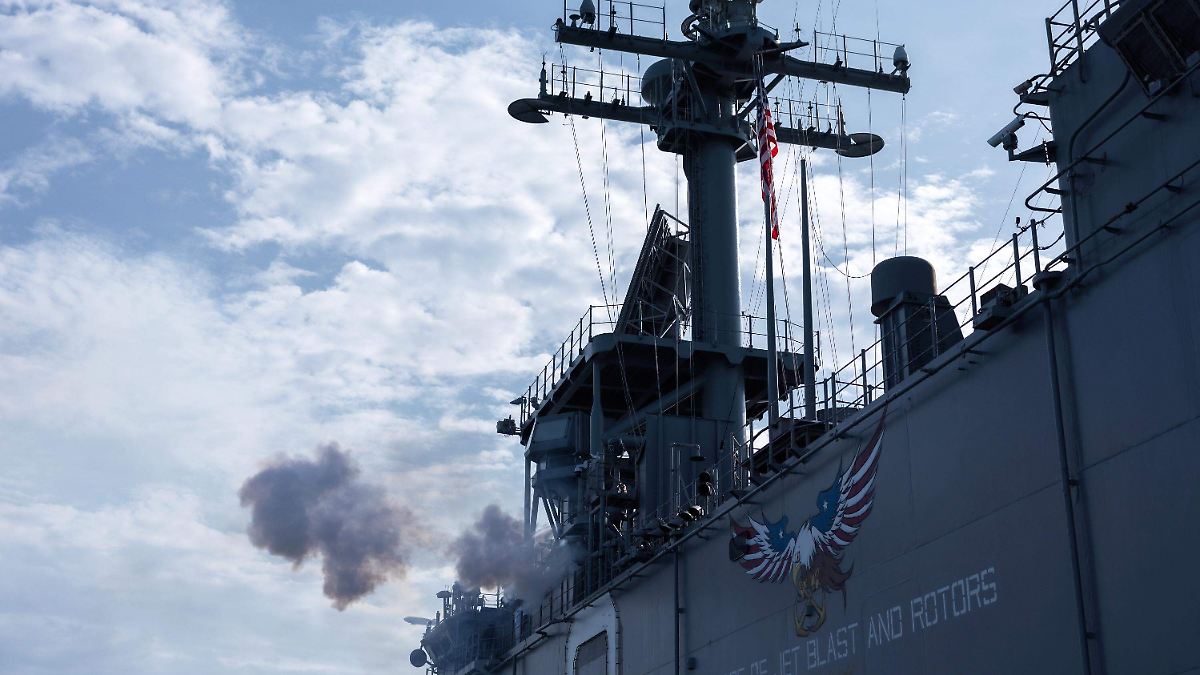 NY DESLUMBRA CON PODER NAVAL EN INDEPENDENCIA