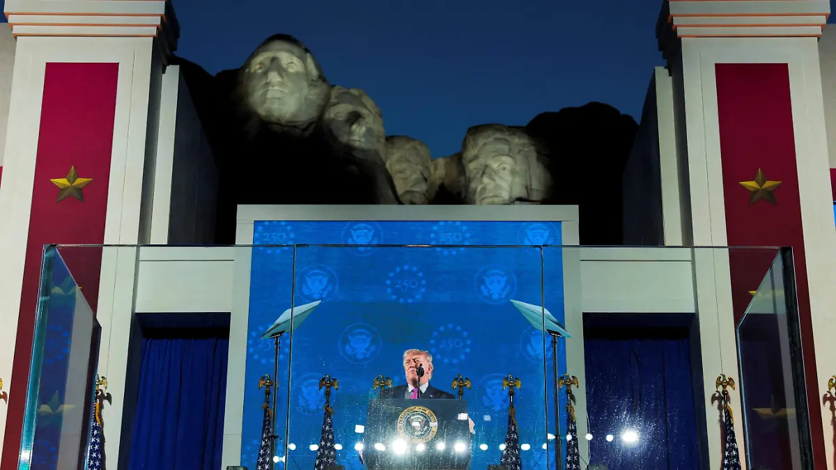 2026-07-04T062903Z_583661589_RC2R6MA812MS_RTRMADP_3_USA-250-RUSHMORE