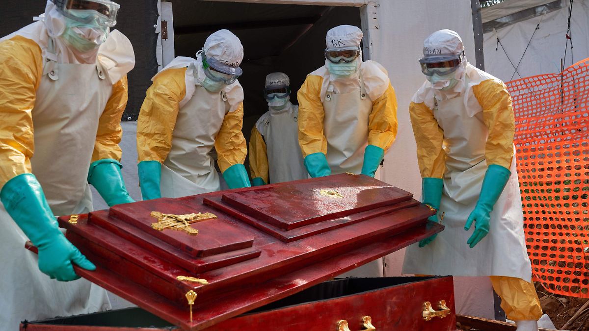 EBOLA SE EXTIENDE: CONGO Y UGANDA EN ALERTA MÁXIMA
