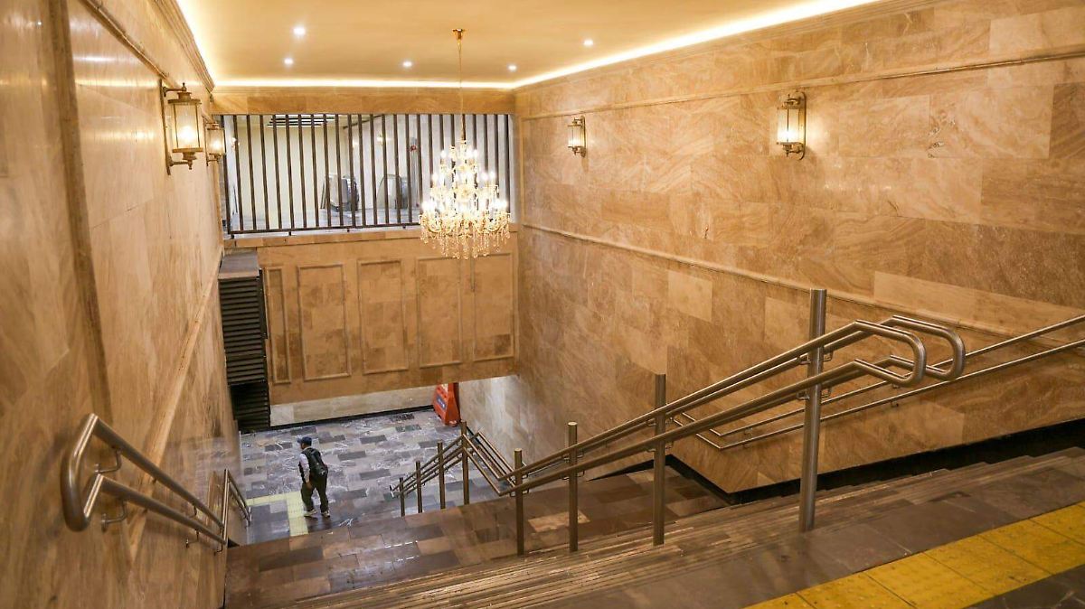 ACLARA RUBALCAVA: CANDELABROS DEL METRO HIDALGO COSTARON 224 MIL PESOS