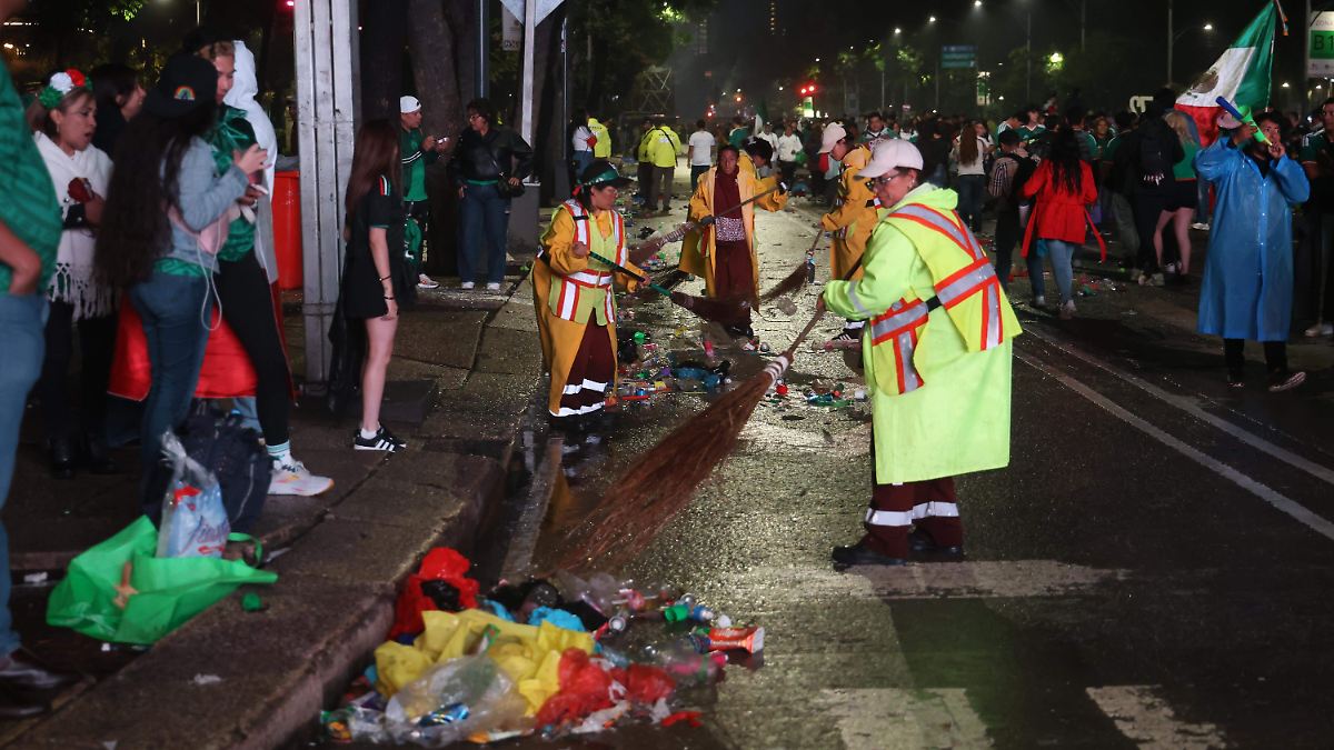 LIMPIAN LA CDMX TRAS FESTEJOS