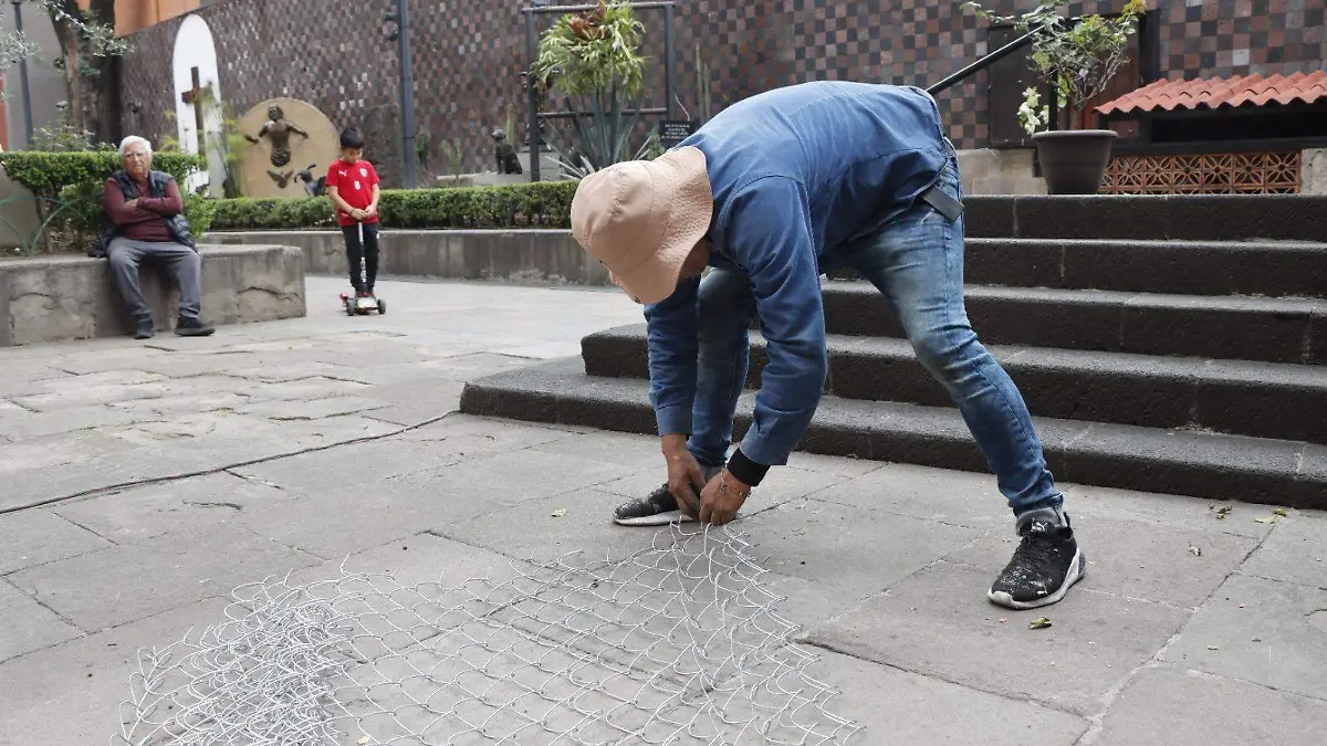 El robo de esculturas y placas de bronce de la iglesia de Los Santos Cosme y Damián; hay un detenido