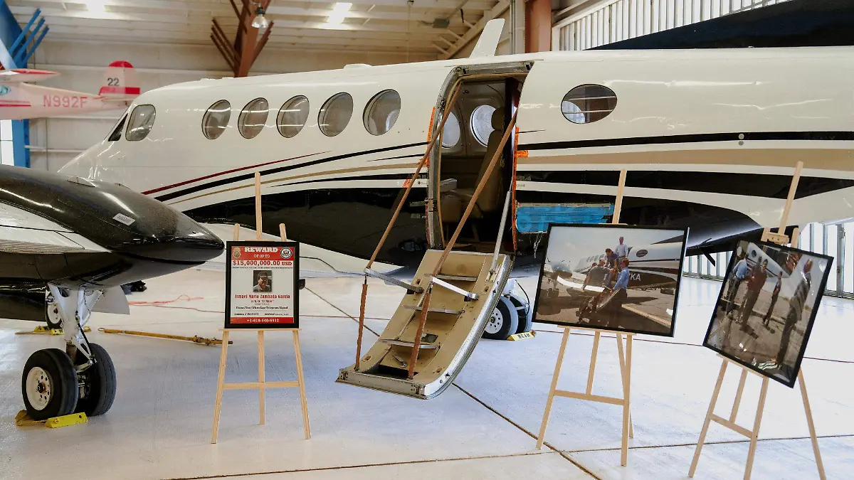 AVIÓN 1