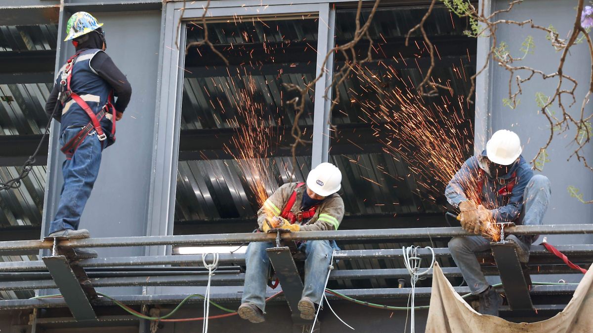 INDUSTRIA MEXICANA SE DESPLOMA