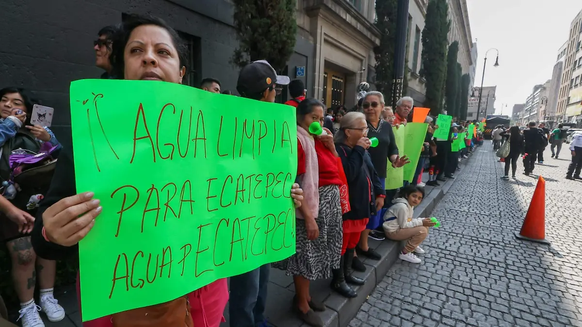 ECATEPEC HABITANTES PIDEN AGUA romina solis OK (1)