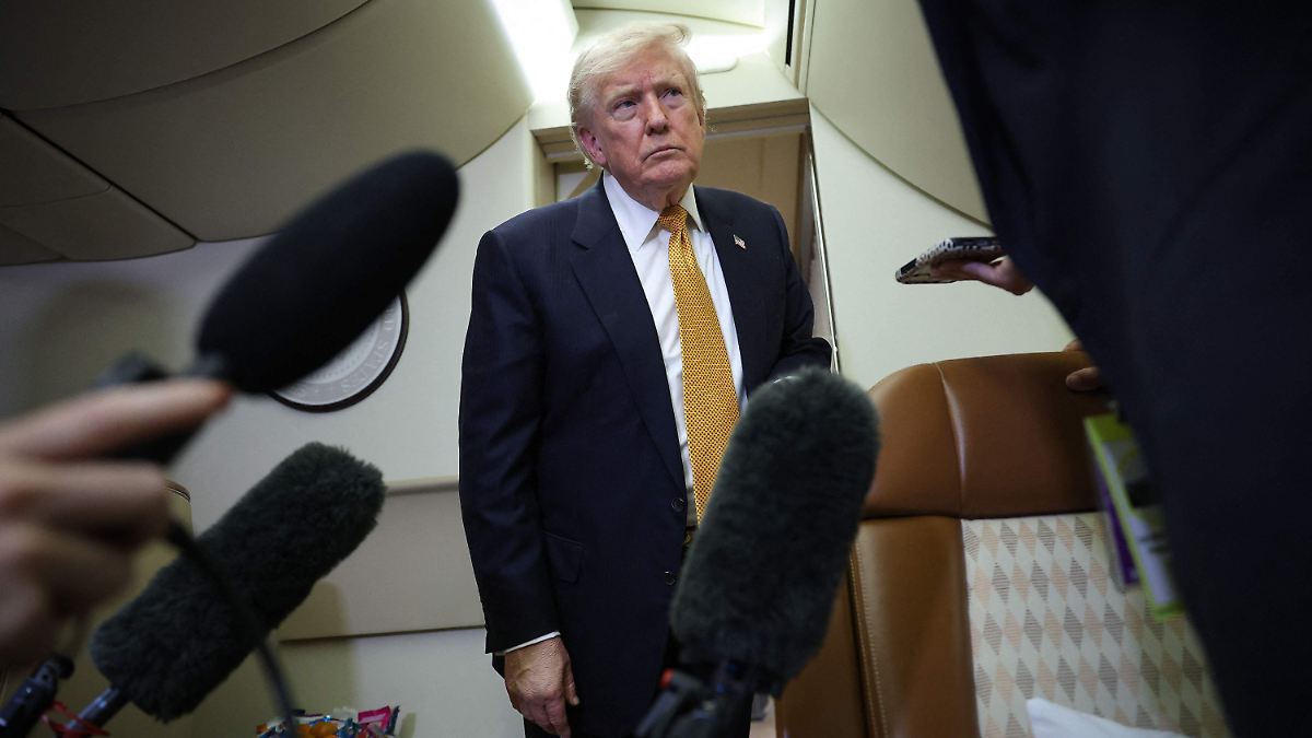 TRUMP COMPRA CÁRCELES MIGRATORIAS