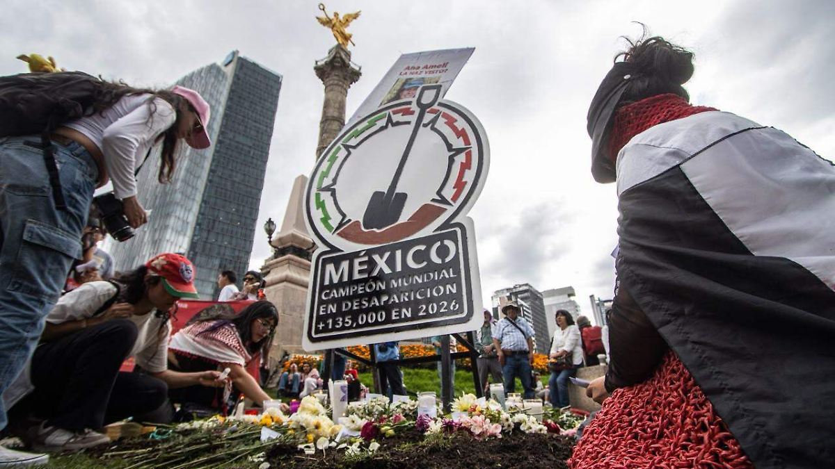 EXIGEN JUSTICIA EN EL ÁNGEL: ANTIMONUMENTO POR 135 MIL DESAPARECIDOS