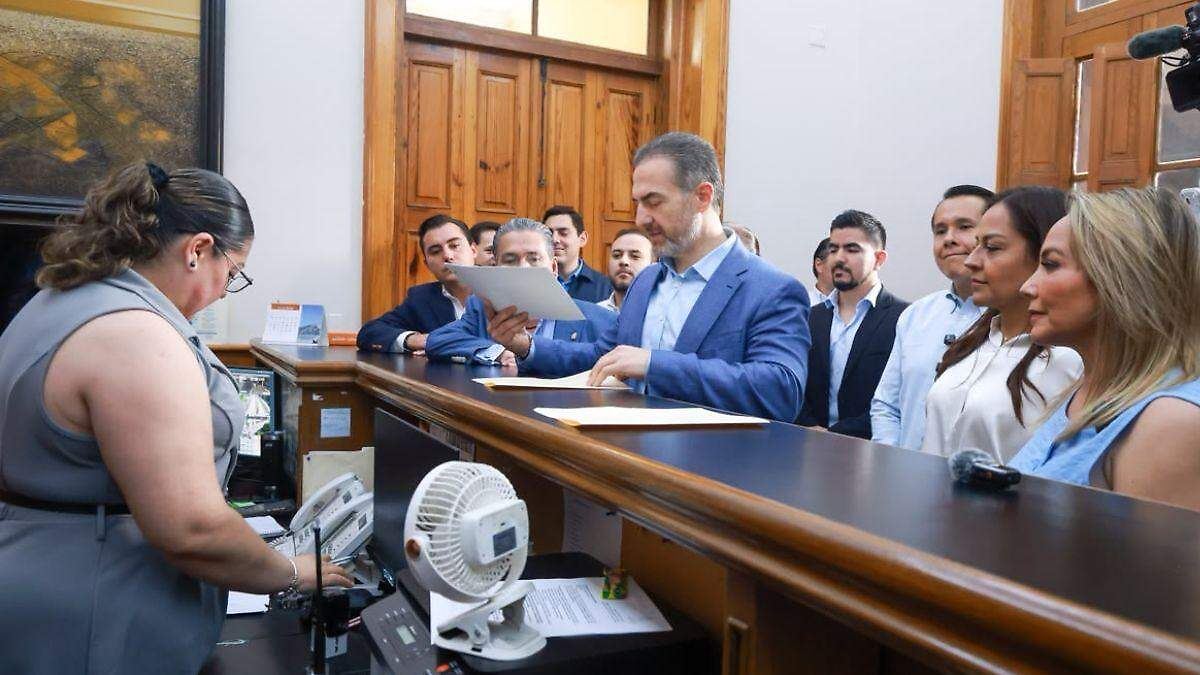 ALCALDES DE NL CONTRA SAMUEL GARCÍA: ¡EXIGEN MIL 600 MDP!