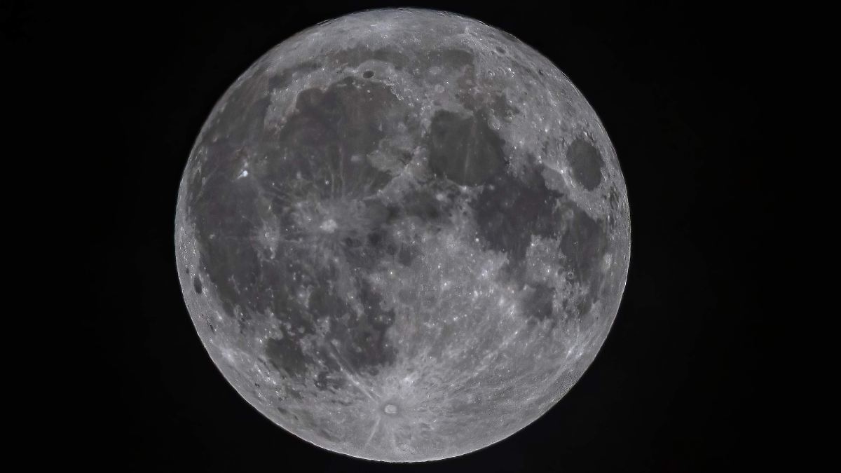 CHINA VA POR LA LUNA: BUSCA RECURSOS EN EL LADO OCULTO
