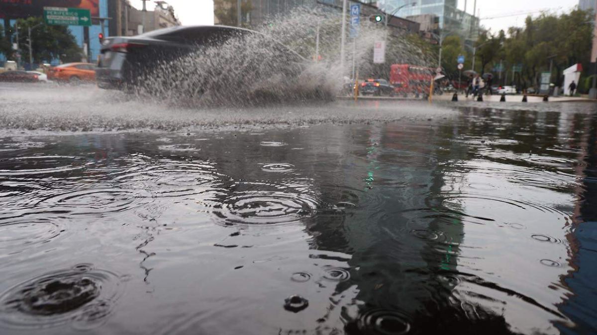 LLUVIA DESATA CAOS EN CDMX