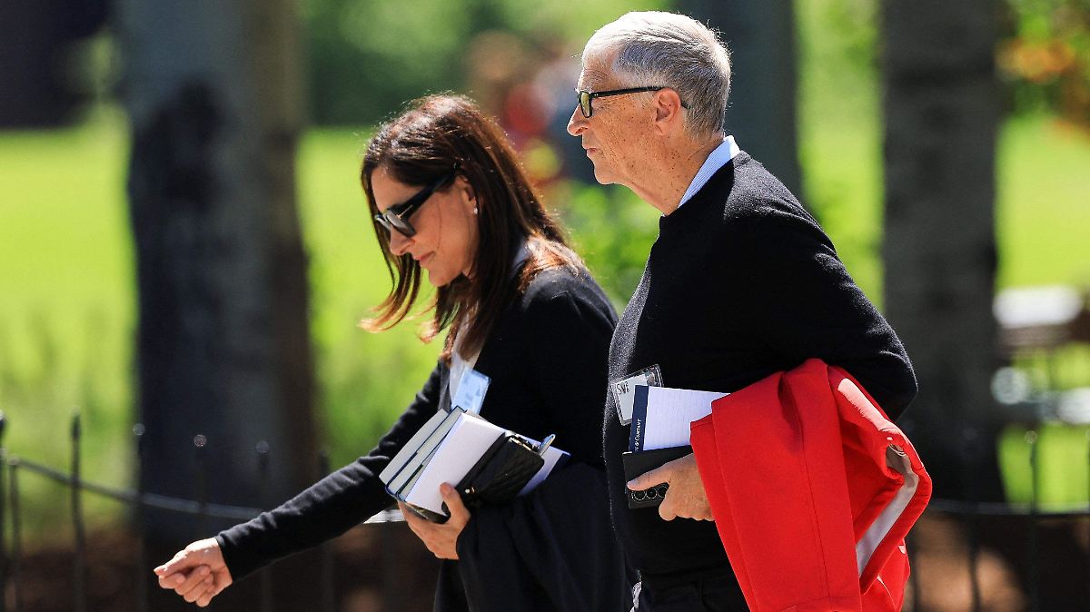 BUFFETT CORTA APOYO A GATES POR EPSTEIN