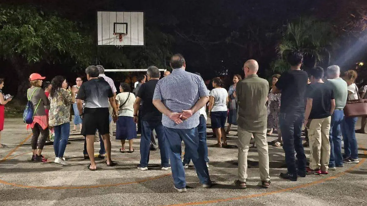Vecinos protestan por apagones  Yucatán