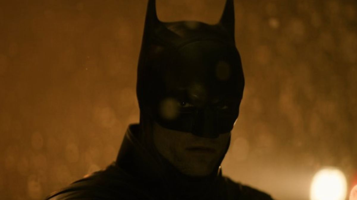 BATMAN II: REEVES LANZA TRAILER, PERO RETRASA ESTRENO