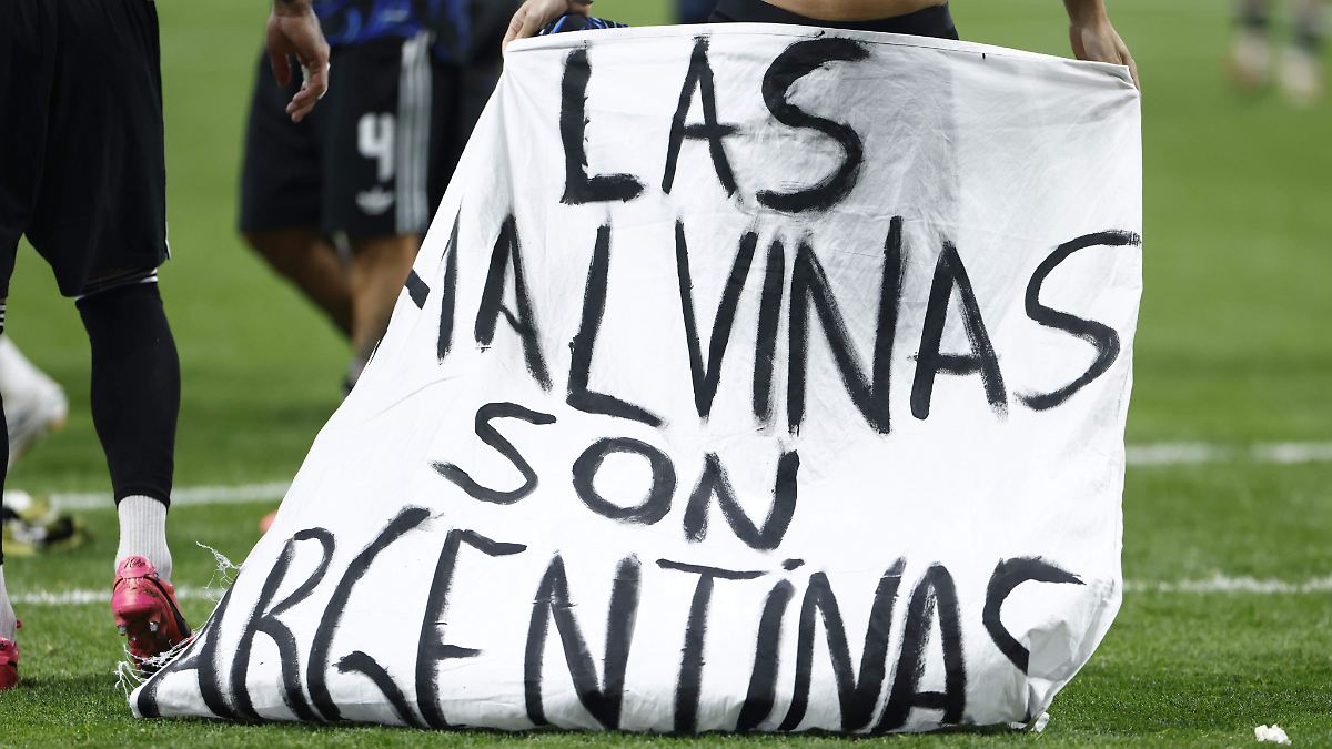 ARGENTINA EXIGE A UK POR BUQUE EN SUS AGUAS