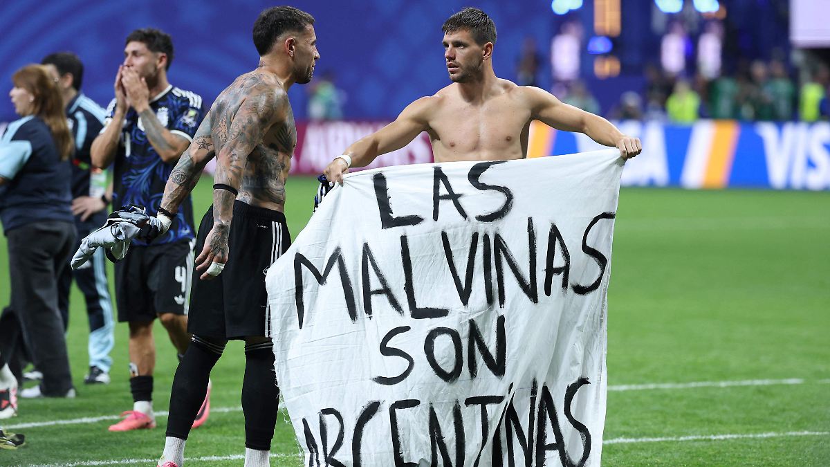 MILEI DEFIENDE PANCARTA DE MALVINAS: "SENTIMIENTO ARGENTINO"