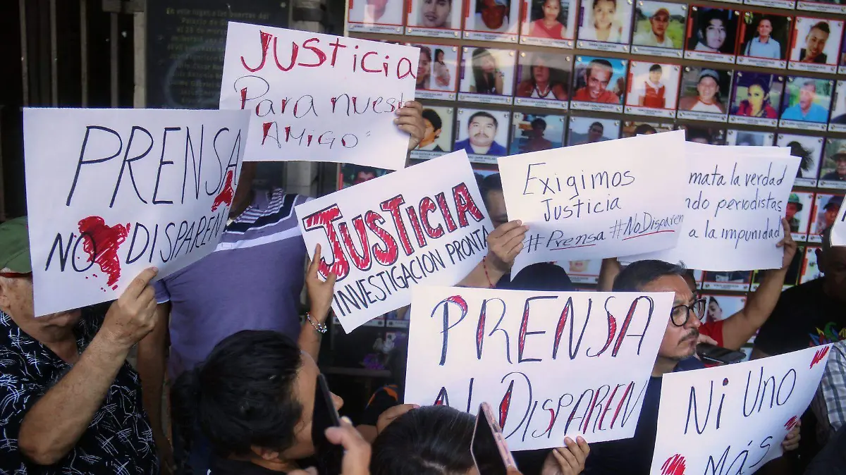 977975_Protesta Periodistas Morelos_web