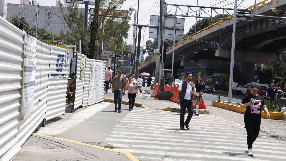 OBRAS DE CABLEBÚS CAUSAN CAOS EN MIXCOAC