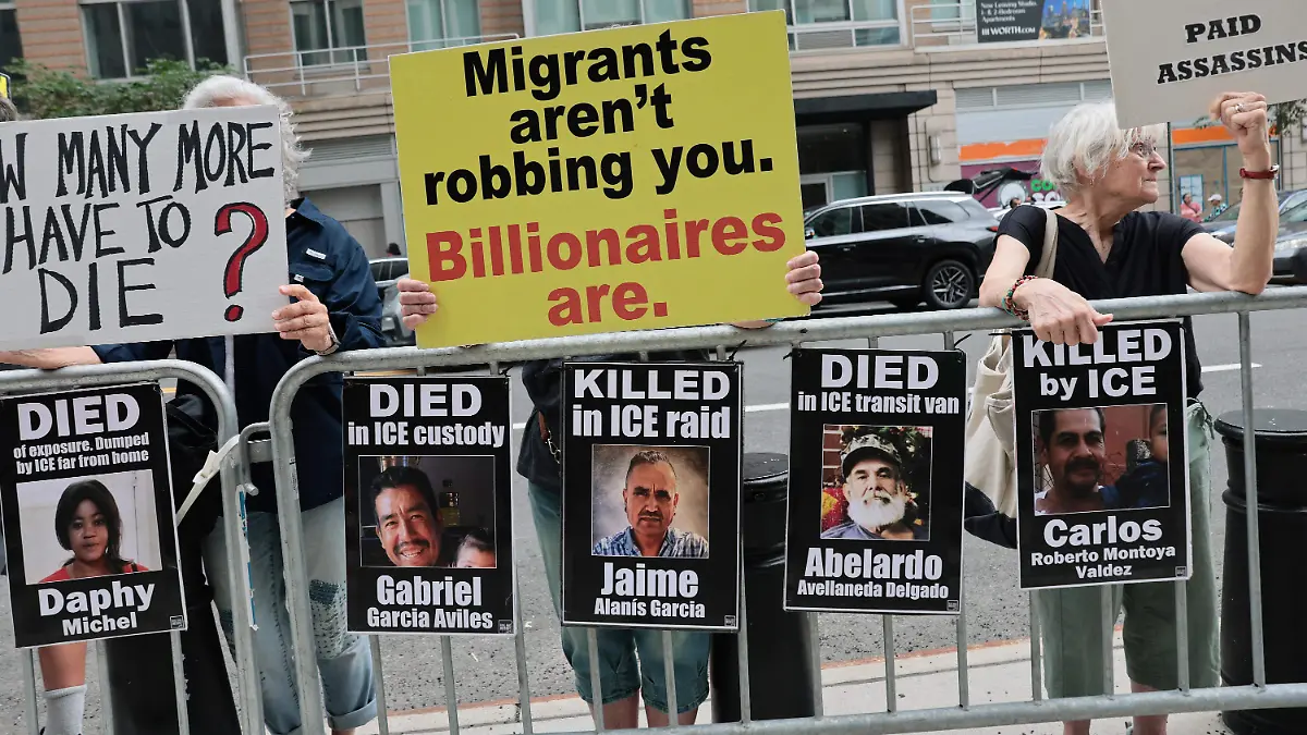 AFP__20260716__2286412428__v1__HighRes__FederalAgentsPatrolInHallsOfNewYorkImmigrati