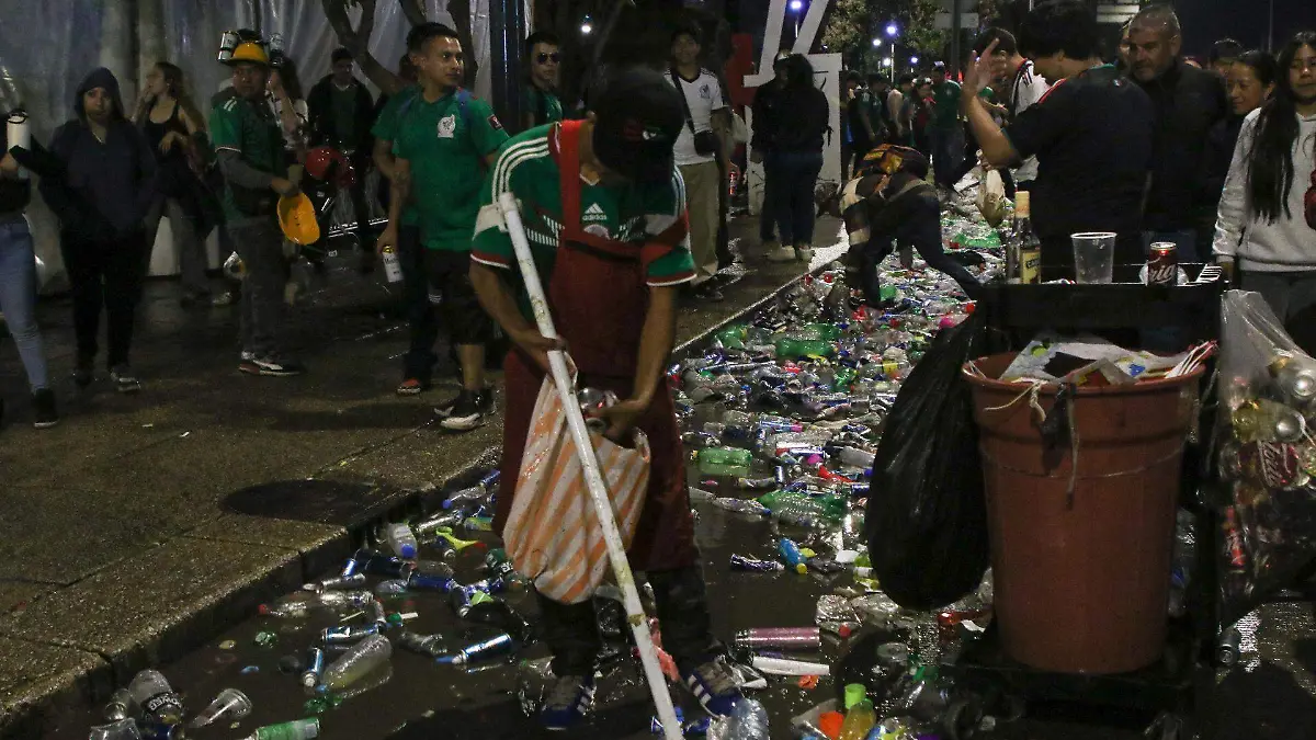 1088532_Basura Festejo Reforma_web