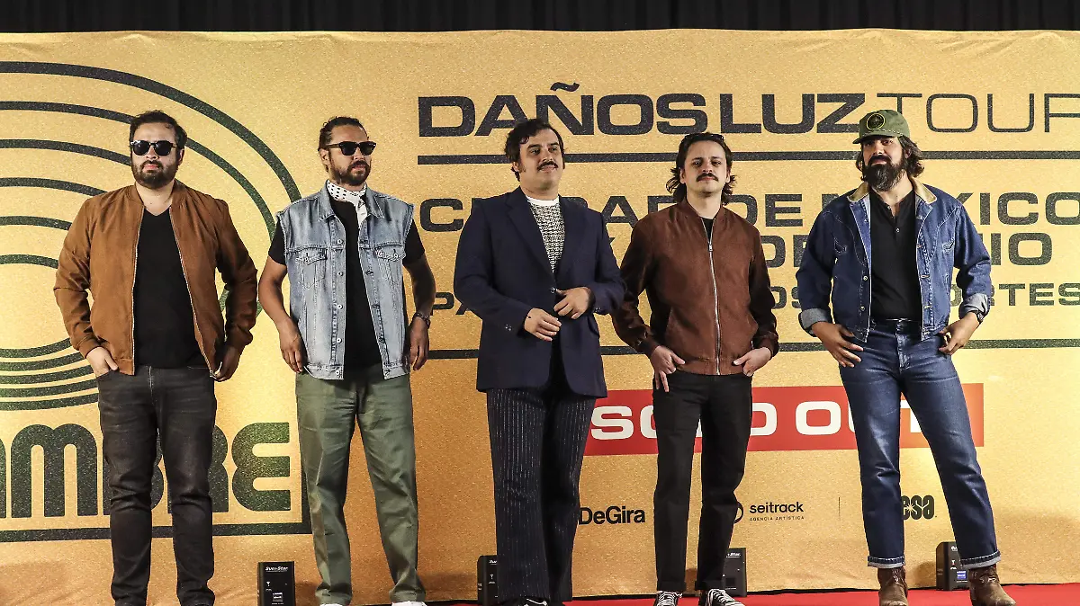 6128488-Enjambre-Banda-Conferencia-4