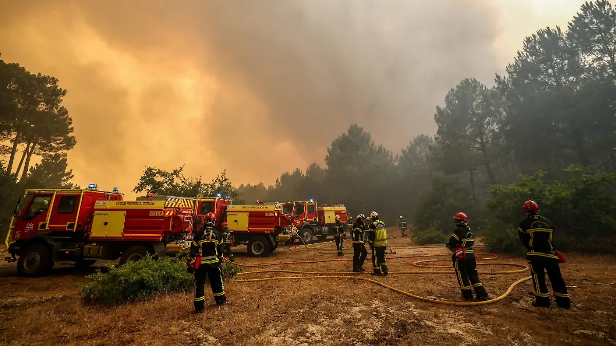 2026-07-24T134322Z_1841177114_RC2DKMAKXWGI_RTRMADP_3_EUROPE-WEATHER-FRANCE-WILDFIRE