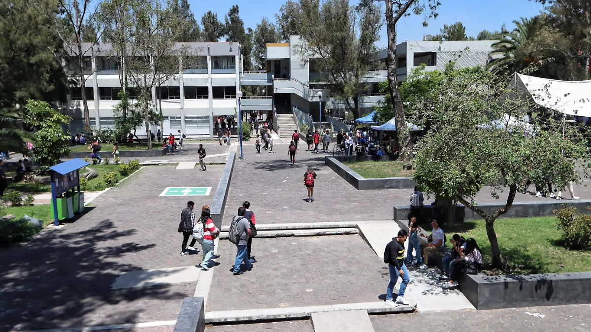 FES Aragon-Facultad de Estudios Superiores-UNAM-estudiantes-6