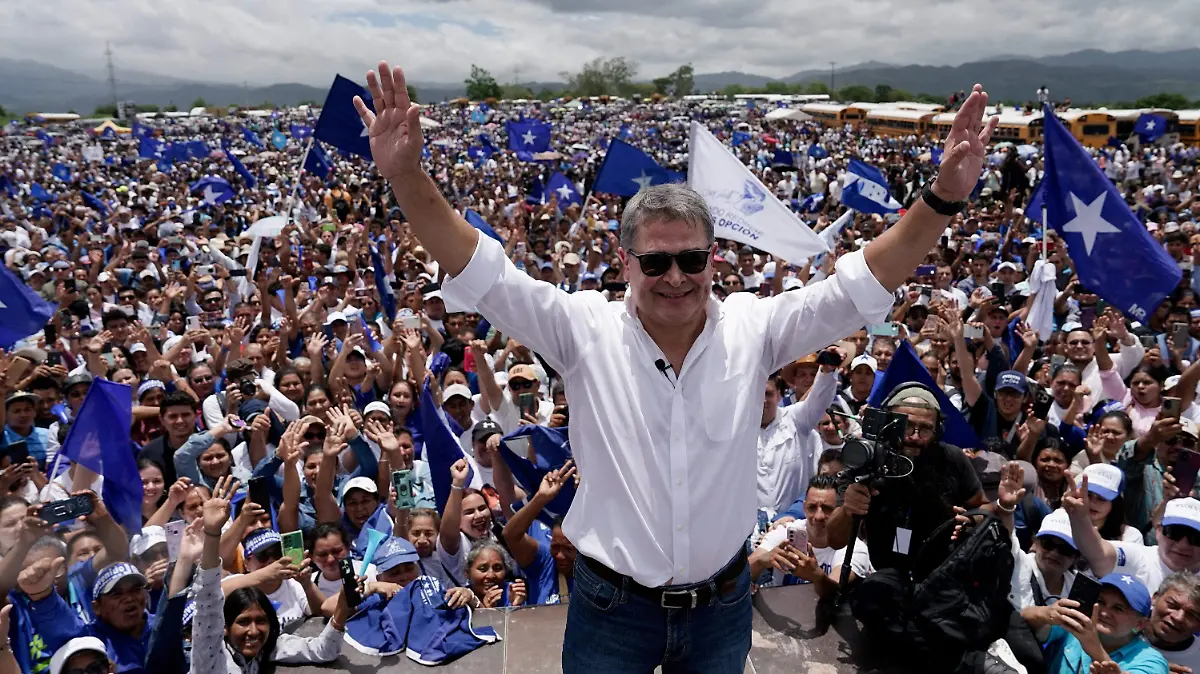 2026-07-26T215324Z_1033514913_RC2NLMAV3IS5_RTRMADP_3_HONDURAS-POLITICS-HERNANDEZ