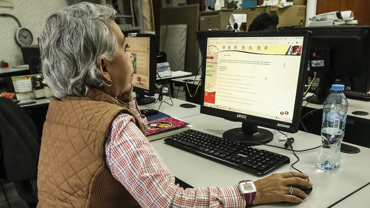 Computadoras-Oficinistas-Trabajadores-Tecnologia-14