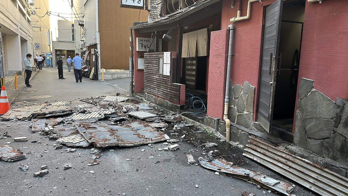 TERREMOTO DEVASTA JAPÓN: MUERTOS Y DECENAS DE ATRAPADOS