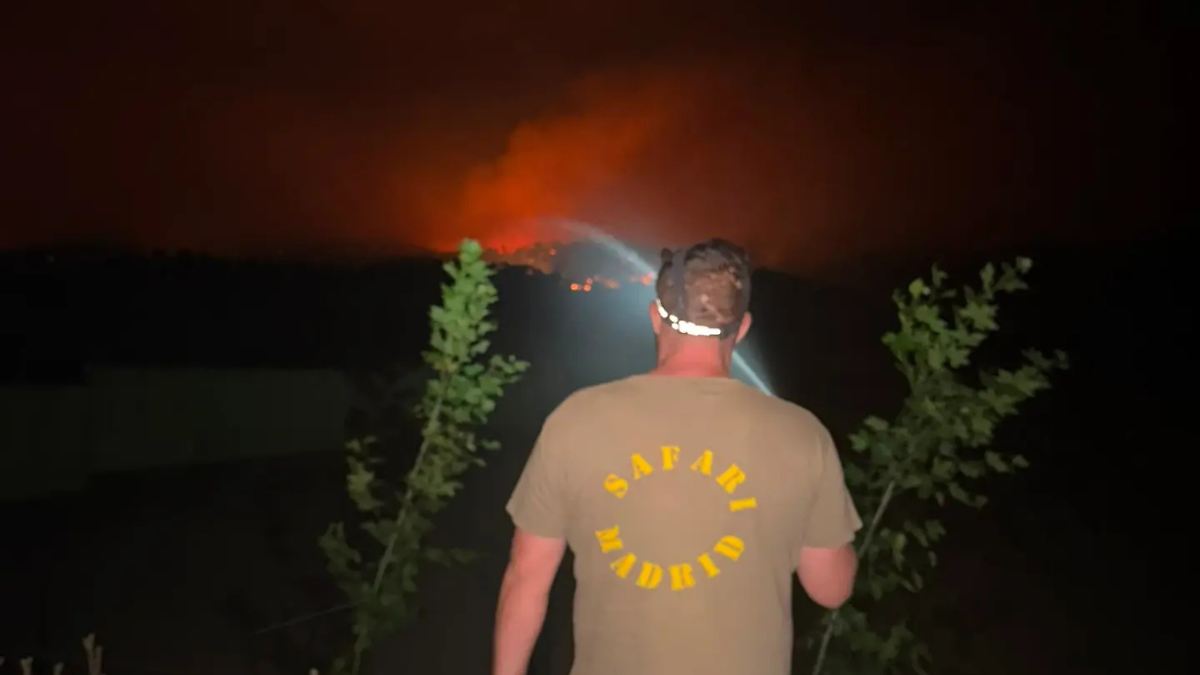VALIENTES SE ENFRENTAN AL FUEGO POR ANIMALES