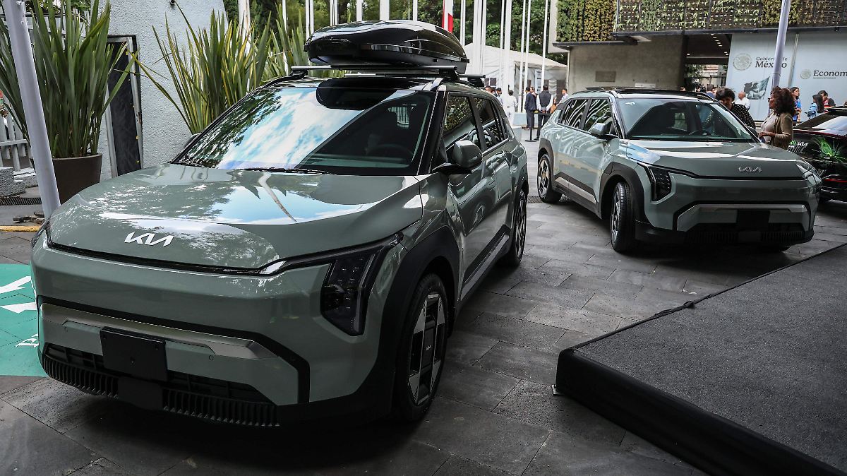 KIA INVIERTE 649 MILLONES EN MÉXICO; EBRARD CELEBRA