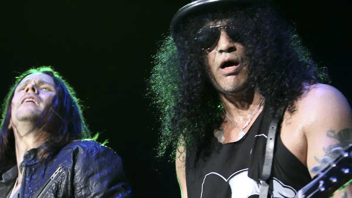 384249_Slash Myles Kennedy_impreso