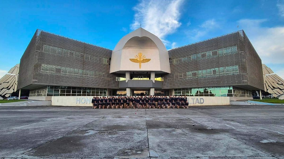GOBERNADORES DEFIENDEN ESCUELAS MILITARIZADAS FRENTE A ÓRDENES FEDERALES