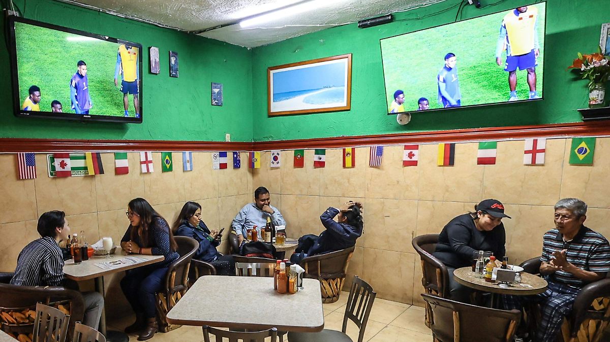 EL MUNDIAL, UN LUJO CARO: VERLO AFUERA CUESTA 6% MÁS